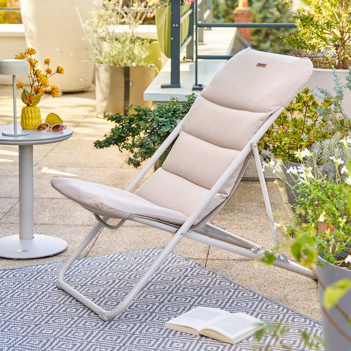 Chilienne de jardin empilable pliable Nillia argile Hespéride