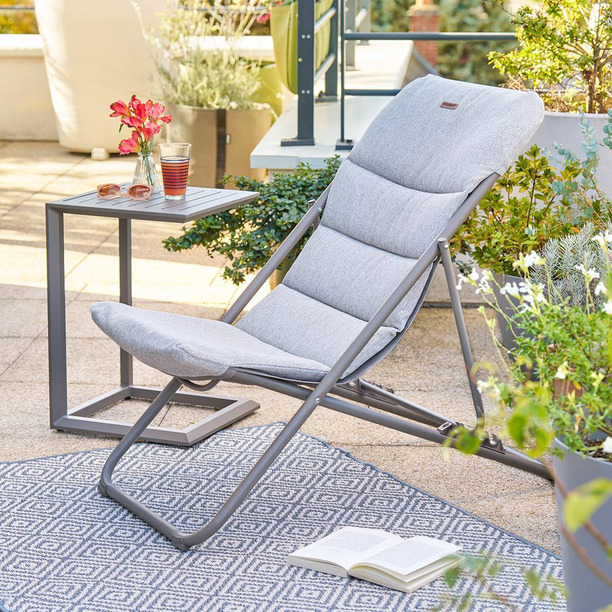 Chilienne de jardin empilable pliable Nillia café Hespéride